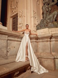 Luna Tights - Galia Lahav Champagne Wedding Gown, Anna Kara, Socialite Style, Gonna In Tulle, Martina Liana, Galia Lahav, Bra Dress, White Bras, Rhinestone Dress