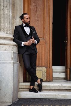 Collection : Spring Summer ☀️Product : Myles Slim Fit Velvet Lapeled Black TuxedoColor : BlackAvailable Size : 46-48-50-52-54-56Material Content: 71% Polyester 22% Viscose 7% Elestan Velvet Tuxedo Men, Black Tuxedo Suit, Suit Inspiration, Tuxedo Colors, Tuxedo Black, Velvet Collar, Party Inspo, Tuxedo Suit, Black Tuxedo