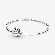 Pandora Moments Disney Stitch Biting Clasp Bangle Pandora Star Wars Bracelet, Buzz Astral, Lilo I Stitch, Charms Disney, Pandora Star, Pandora Charms Disney, Love At First Bite, Disney Bracelet, Lilo Y Stitch