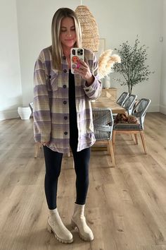 Hayle Platform Chelsea Boot Outfit, Free People Chelsea Boot Outfit, Outfits With Chelsea Boots And Leggings, Chelsea Sock Boots Outfit, How To Style Womens Chelsea Boots, Khaki Chelsea Boots Outfit, Cream Colored Chelsea Boots Outfits, How To Style Tan Chelsea Boots Women