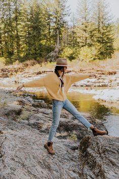 Camping Outfits For Women, Colorado Outfits, Mountain Outfit, Summer Hiking Outfit, Hiking Outfit Winter, Hiking Fashion, Cozy Fabric