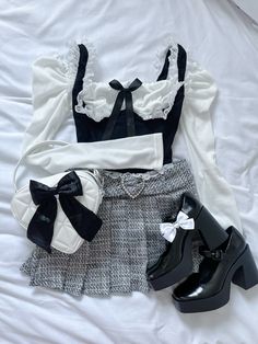 Black And White Kawaii, Video Game Outfits, Outfit Inso, Coquette Y2k, Kawaii Aesthetic, Dope Fashion, Gaming Clothes, Korean Outfits