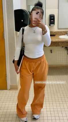 #fashion #details #sweatpants #aesthetics #mirrorpic #yellow #croptop #summer #feminine #girlhood Summer Chill Fits, Comfy Fits Black Women, College Inspo Outfit, Outfit Inspo For School Comfy, Comfortable Outfits Black Women, Chill Day Outfits, Simple Streetwear Outfit Ideas, Chill Fits For School, Chill Outfits For School