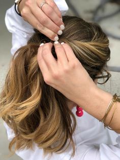 Five Quick and Easy Hairstyles Head Braid, Perfect Messy Bun, Loose Buns, Two Ponytails, Tight Braids, Easy Hairstyles Quick, Easy Hairstyles For Medium Hair