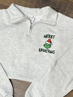 Christmas Sweatshirts Diy, Xmas Outfits Women, Preppy Xmas, Sweaters Preppy, Preppy Christmas Outfit, Sweatshirts Outfit, Christmas Outfit Inspiration, Cute Christmas Sweater