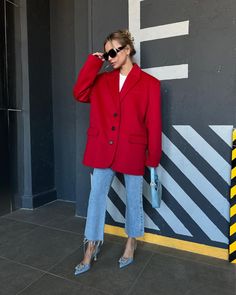 Outfit Jeans, Red Blazer, Street Style Outfit