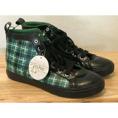 New Rare Hot Topic Harry Potter Slytherin Plaid Hi-Top Sneakers Mens Size 9. Polyurethane Upper With Rubber Soles. There Is No Box. These Are Sold Out!! These Are Extremely Hard To Find Now Note: These Are Brand New With Tag. Any Wear Shown On The Bottom Of The Shoe Is From Shelf Wear Comes From A Smoke Free Home. Please Look At All The Pictures To Determine Overall Condition. Ask Any Questions You May Have And I'll Be Happy To Answer Them. Hot Topic Harry Potter, Harry Potter Shoes, Hot Topic Shoes, Harry Potter Slytherin, Cat Shoes, Black High Tops, Hi Top, Black Sneaker, Green Fashion