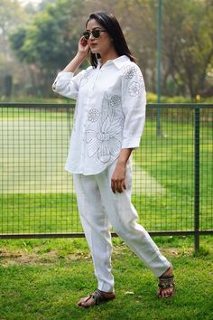 White linen shirt with contrasting flower pattern embroidery. - Aza Fashions Spring White Collared Sets, White Collared Sets For Spring, White Relaxed Fit Sets For Spring, White Relaxed Fit Collared Set, Casual Sets With Chikankari Embroidery For Summer, Spring Linen Top With Chikankari Embroidery, Relaxed Fit Tops With Floral Embroidery And Spread Collar, Embroidered White Shirt For Work, Embroidered White Shirt For Workwear