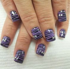 Halloween Nails Mummies, Purple Mummy Nails, Halloween Nails Pedicure, Kid Halloween Nail Designs, Dip Nails Halloween Ideas, Mummy Nails Designs, Halloween Gel Nail Designs For Short Nails, Halloween Shellac Nails Designs, Fingernail Designs Halloween