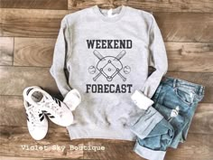 Weekend forecast baseball sweatshirt ⚾️ Perfect for those cold mornings and late at night baseball tournaments! Color: Athletic grey Available sizes: S-2XL Material: 50/50 cotton/poly Shipping in approximately 2 weeks. Basic Sweatshirt, Graphic Tee Dress, Baseball Women, Sports Mom, Top Graphic Tees, Baseball Mom, Sleeve Cuff, Baseball Shirts