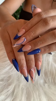 Royal Blue Nails For Prom Almond, Royal Blue And White Nails Almond, Almond Nails Designs Blue And Silver, Royal Blue Gel Nails Almond, Blue Stiletto Nails Design, Dark Blue Stilletos Nails, Sapo Kermit, Blue Stiletto Nails, Glitter Accent Nails