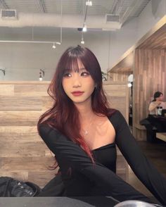 Red Hair No Bleach, Asian Red Hair, Bleaching Black Hair, Balyage Long Hair, Red Hair With Bangs, Black Red Hair, Hair Color Asian