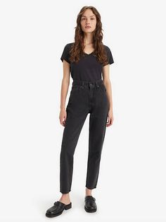 Moms have been coming through with iconic looks since day one, and their late-80s penchant for comfortable, high-waisted jeans is no exception. An elevated take on the timeless Mom Jeans, this laid-back pair is fitted with a high rise that's more relaxed through your thigh and calf and tapers at the ankle. A vintage-inspired fit updated with a flattering high waist Tapered leg for tailored style Front is slightly pitched forward, a vintage-inspired detail Black Levi Jeans Outfits, Black Mom Jeans Outfit, Levi Jeans Outfit, Mom Jeans Black, Womens Levi Jeans, 80s Mom, Levi Mom Jeans, Levis Mom Jeans, Black Levi Jeans