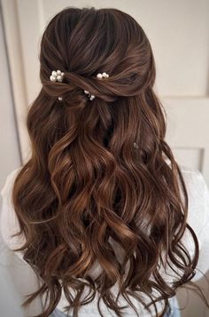 Wedding season is upon us! If you're preparing for your lucky day, it's time to start planning your dream wedding hairstyle. Low Fade Taper, Jojo Wedding, Hairstyle Female, Prom Hairstyle Ideas, Wedding Hair Brunette, Gorgeous Wedding Hairstyles, Dark Auburn Hair, Wolf Cuts, Edgars Haircut