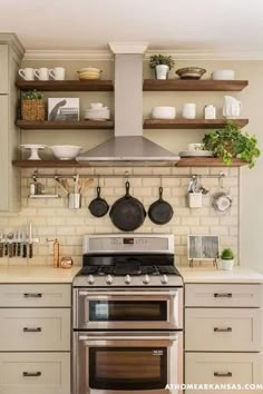 Open Shelving: Better Than Upper Cabinets? Pros & Cons Kitchen Storage Ideas, Farmhouse Kitchen Cabinets, Cabin Kitchen, New Kitchen Ideas, Kitchen Cabinets Decor, New Kitchen Cabinets, Farmhouse Kitchen Design, Rustic Farmhouse Kitchen, Small Space Kitchen