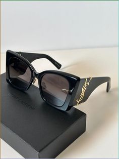 Ysl Glasses, Expensive Sunglasses, Purse Aesthetic, Elegant Sunglasses, Ysl Sunglasses, Designer Handbag Brands, Womens Glasses Frames, نظارات شمسية, Stylish Glasses