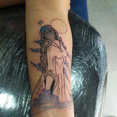 a woman's arm with a tattoo on it that has an image of the statue of liberty