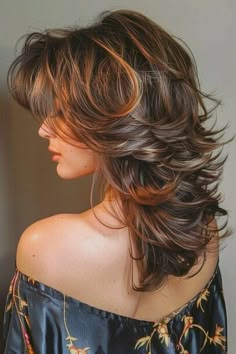 40 Spectacular & Bold Butterfly Haircut Ideas for 2025 Mid Length Hair With Layers Wavy, Haircut Ideas For Girls, Christie Brinkley Hair, Shaggy Bangs, Butterfly Layers, Jeans Art, Balayage Short, Butterfly Haircut, Girls Short Haircuts