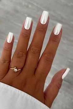 23 White Chrome Nails 2024: Dazzling Trends for Stylish Manicures White Chrome Nails, Nagellack Trends, Chrome Nails Designs, White Chrome, Pearl Nails, White Nail Designs, Cat Eye Nails, Metallic Nails, White Nail