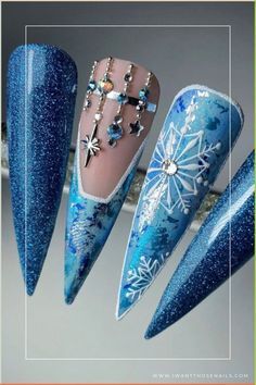 Elsa Nails, Frozen Nail Art, Ice Nails, Frozen Nails, Classy Nail Art Ideas, Christmas Nails Diy, Festive Nail Designs, Christmas Nails Easy, Cute Christmas Nails