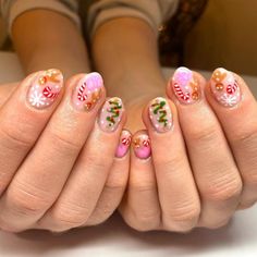 Christmas Cute Nails Ideas, Retro Christmas Nails, Funky Christmas Nails, Colorful Christmas Nails, Pastel Christmas Nails, Nutcracker Nails, Christmas Manicure Ideas, Fun Christmas Nails, Paisley Nails