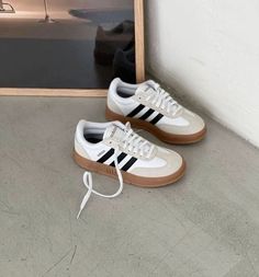 Adidas Samba Platform, Look Grunge, Colorful Sneakers, Trendy Shoes Sneakers, Shoe Wishlist, Pastel Outfit, Hype Shoes, Shoe Inspo, Looks Street Style