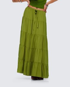 Whether you’re brunching with friends or having a lowkey kind of day - this green tiered maxi skirt is here to make every moment a little more magical 😙 Made from plain-weave fabric, this piece is complete with an elastic waistband, an adjustable drawstring, and multiple tiers 💚