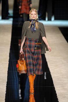 Tartan Skirt Outfit, Maximalist Fashion Style, Tartan Outfit, Mixing Prints Fashion, Maximalist Fashion, Tartan Skirt, Academia Fashion