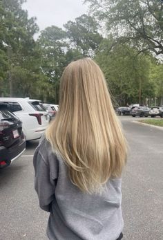 Simple Blonde Hair, Long Blonde Hair Inspo Straight, Blonde Hair Balayage With Money Piece, Straight Natural Blonde Hair, Haircuts For Strait Hair, Straightened Blonde Hair, Natural Blonde Long Hair, Full Highlights On Light Brown Hair, Long Blonde Hair With Long Layers