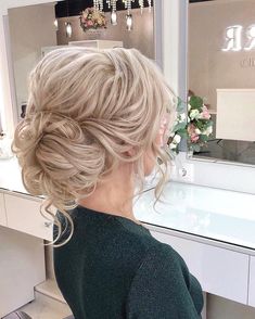 Elegant Updos For Medium Hair Wedding, Medium Length Mother Of The Bride Hair, Mother Of The Bride Hair Shoulder Length, Unique Bridal Hairstyles, Kiss The Bride