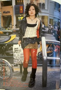 Alternative Fashion Concert, Kathleen Hanna Outfits, Urban Punk Aesthetic, Actual 90s Grunge, Bright Alternative Fashion, Souxie Soux Style, Fruits Magazine Goth, Edgy 80s Outfits, Punk Aesthetic 80s