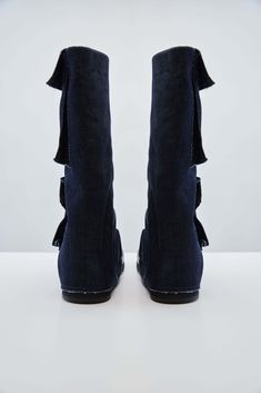 Following The Attico's classic 'Robin' silhouette, the brand brings these dark-washed denim boots for Spring/Summer 2024. These cargo-inspired boots contain outer pockets with raw edges and a silver-toned brand logo detail. Charlotte Chesnais, Craig Green, Denim Boots, Shirts For Leggings, Scarf Shirt, Pleats Please Issey Miyake, Cape Coat, Jeans Jumpsuit, Jean Paul Gaultier