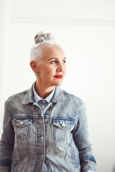 Jackie Burger: A prominent figure in local fashion, design and entrepreneurship Ageing Gracefully, Going Grey, Growing Older, Style Rules, Advanced Style, Ageless Beauty, Aging Beautifully