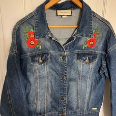 Worn Once Gucci Denim Jacket Featuring Flower Bee Pattern Gucci Denim Jacket, Jeans Patches, Gucci Jackets, Gucci Denim, Bee Flower, Gucci Jacket, Bee Pattern, Embroidered Denim Jacket, Coats Women