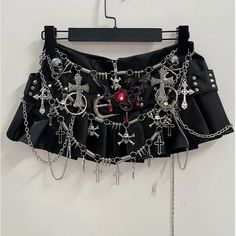 Black Micro Pleated Cross Chain Skirt – Free From Label Alternative Fashion Accessories, Black Concert Top, Alternative Club Outfit, Chains Outfit, Black Fashion Aesthetic, Cross Clothes, Diy Mini Skirt, Skirt With Chains, Bling Outfits