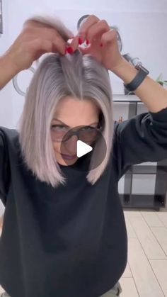 22K likes, 78 comments - hairtutorial4you le September 28, 2024: "The Best hair hacks 😍😍 By @nerminyes ❤️ . *No copyright infringement was intended. If you are the author of this video and do not want your video to be posted on this page, please contact me in DM and your video will be deleted as soon as possible. Thank you 🤗 . #hairvideo #hairstyleideas #hairofinstagram #hairvideotutorial #hairstyletutorial #tutorialhair #hairtransformation #hotd #tutorialhairdo #videohair #hairstylevideo #h Bob With Hair Clips, Hair Styles For Short Straight Hair Easy, Bobby Pin Short Hair, Short Hair Ties Hairstyles, Cool Hair Tutorials, Lob Styling Tutorials, Short Hair Pulled Up, Small Elastic Hairstyles, Page Hairstyles