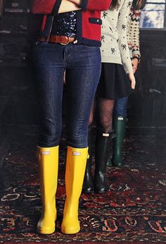 Yellow Hunter Boots, Botas Outfit, Red Wellies, Yellow Rain Boots, Women Standing, Yellow Boots