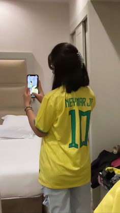 Football Vibe, Brazil Shirt, Cool Room Designs, Grunge Pictures, Friend Poses Photography, Jersey Outfit, Friend Poses, Baddie Hairstyles