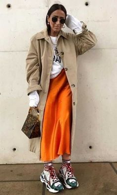 Laura Eguizabal, Looks Adidas, Look Zara, Mode Hippie, Orange Skirt, Mode Casual, Cooler Look, Slip Skirt