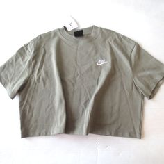 Green Sporty Cotton Shirt, Khaki Crew Neck Top For Streetwear, Basic Khaki Short Sleeve Tops, Basic Cotton Sports Top, Spring Sports Cotton Tops, Sporty Khaki Tops For Streetwear, Khaki Crew Neck Top For Sports, Casual Sports Shirt For Spring, Spring Streetwear Khaki Top