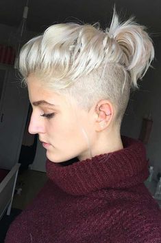 Undercut Bob Haircut, Indigo Hair, Kort Bob, Undercut Hairstyles Women, Undercut Long Hair, Undercut Bob, Shaved Undercut, Choppy Bob Hairstyles, Short Hair Undercut