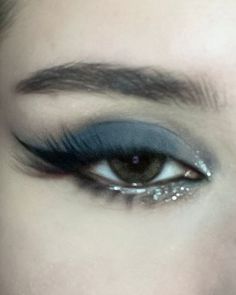 Prom Makeup Dark Blue, Dark Eye Makeup Looks, Dark Blue Eyeshadow