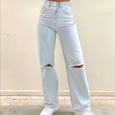 High Rise Wide Leg Jeans With Ripped Knees. Light Blue Denim. Size Us 8 Or Au 12. Run True To Size. Cotton Jeans With Minimal Stretch. Teen Jeans, Boutique Jeans, Light Wash Ripped Jeans, Ripped Jeans Outfit, First Day Of School Outfit, Trendy Jeans, Light Jeans, Cute Pants, Beginning Boutique