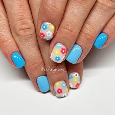 21 Summer Nail Designs For Short Nails - Lauren Erro Bright Spring Nails 2024, Bright Floral Nails, Blue Spring Nail Ideas, Flower Power Nails, Blue Floral Nails, Power Nails, Summer Time Nails, Short Nails Summer, Shorter Nails