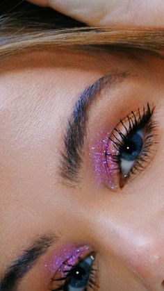 Latina Eyeshadow, Lipstick Contour, Funny Knitting, Pink Eyeshadow Look, Festival Make Up, Make Up Inspiration, Diy Recipe, Makeup Eye Looks, Latina Fashion