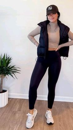 Workout Outfits For Moms, Mom Workout Outfits, Outfits Leggins, Look Adidas, Fest Outfits, Outfit Chic