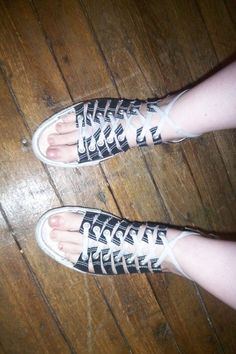 22. Make Strappy Sandals | 30 DIY Ways To Jazz Up Your Converse Sneakers What To Do With Old Converse, Converse Upcycle Diy, Diy White Converse, Custom Casual Converse Sneakers, Make Converse White Again, Converse Sandals, Sneaker Quotes, Diy Converse, Shoe Refashion