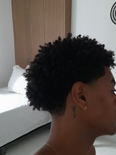 Low Cut Taper Fade, Medium Length Afro Hairstyles, Low Taper Fade Afro, Low Taper Black Men, Curly Low Taper, Low Taper Afro, Low Taper Curly Hair, Hairstyle Low Fade, Low Taper Fade Haircut Black