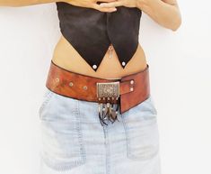 Boho chic style belt, painted entirely by hand with ecological dyes, in brown and shaded with black. The buckle is very special, the decor with pieces of silver , which give air even more gipsy. Belt very wearable, both hip and waist. Measurements: width- 8cm. Sizes: S- 86cm. M- 103cm L - 116 cm. XL- 131 cm (+ 25€). If you have any questions do not hesitate to contact me, I answer you gladly :) Thank you! And Much Love Antique Brown Belt Buckle For Festival, Brown Antique Buckle Belt Buckles For Festival, Handmade Artisan Brown Belt, Bohemian Antique Belt Buckles For Festivals, Bohemian Belt Buckles For Festivals, Handmade Brown Belts For Festival, Handmade Leather Bohemian Belts, Handmade Bohemian Leather Belts, Bohemian Adjustable Belt With Antique Buckle