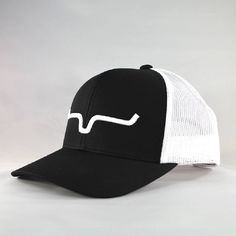 Style #KR-WT Kimes Ranch Weekly Trucker Cap in Black and White. Color: Black/White Twill Front Mesh Back Adjustable snapback One size fits all Casual Country Outfits, Kimes Ranch, White Caps, White Charcoal, Heather White, Country Outfits